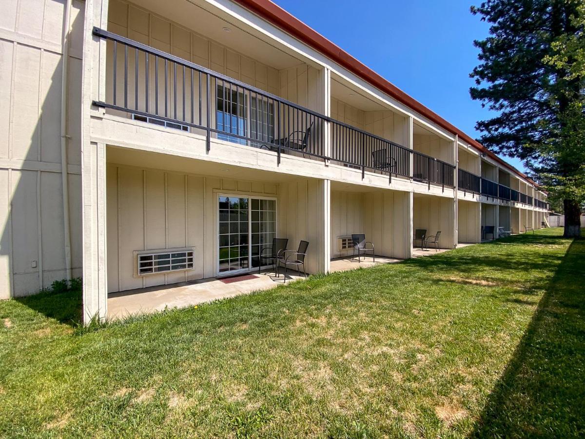 Sisters Inn & Suites Bagian luar foto