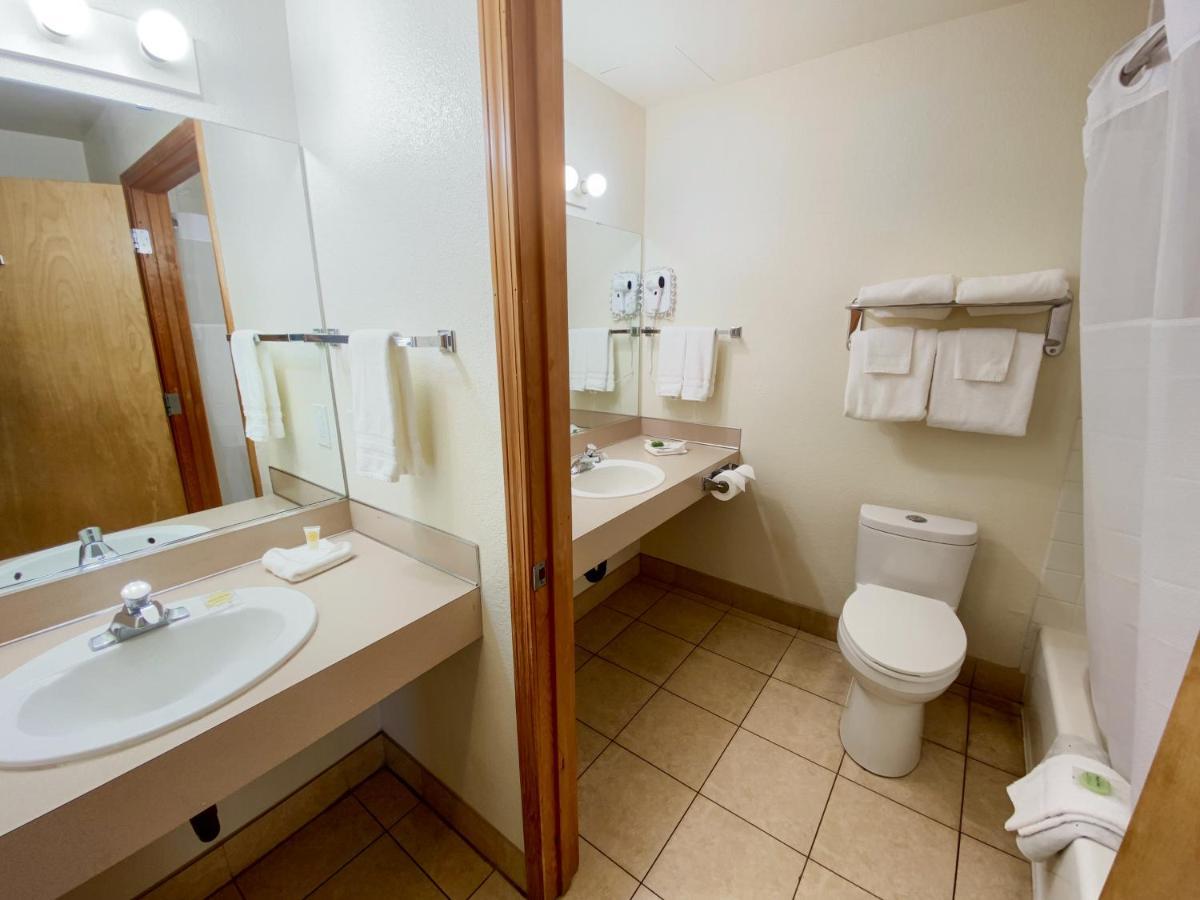 Sisters Inn & Suites Bagian luar foto